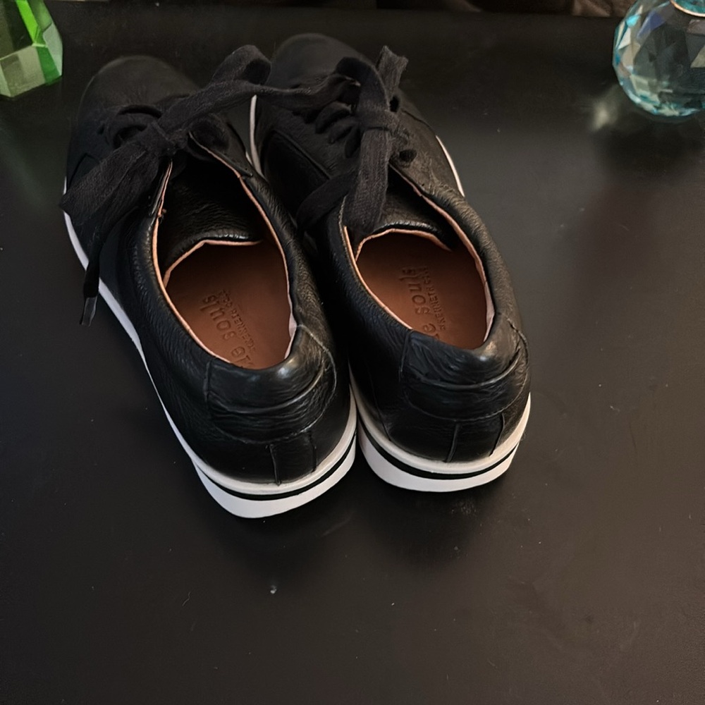 Gentle souls by Kenneth Cole black tennis shoes US7.5 - Picture 3 of 3